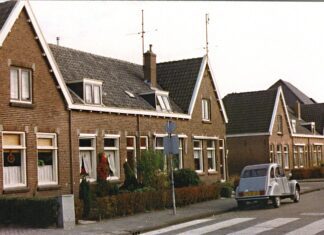Open archief Historische Vereniging ‘s-Gravendeel met foto’s over de Smidsweg