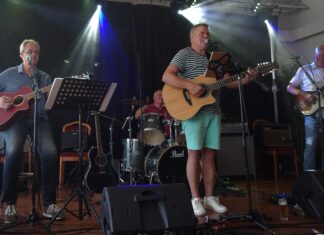 Optreden coverband 4Pensios in Café de Vrije Wereld