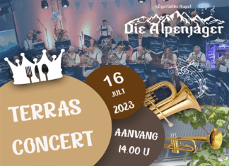 Terrasconcert Egerländerkapel Die Alpenjäger bij De Koningshoeve in Klaaswaal